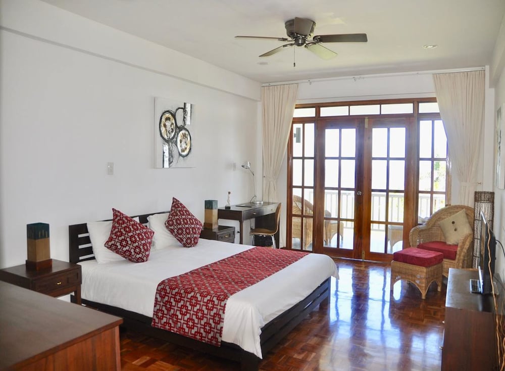 Classic Double Room, 1 King Bed, Private Bathroom, Ocean View photo 1