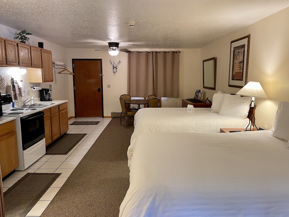 Deluxe Room (No Pets) photo 2
