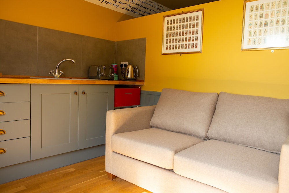 Executive Suite - Photo 3