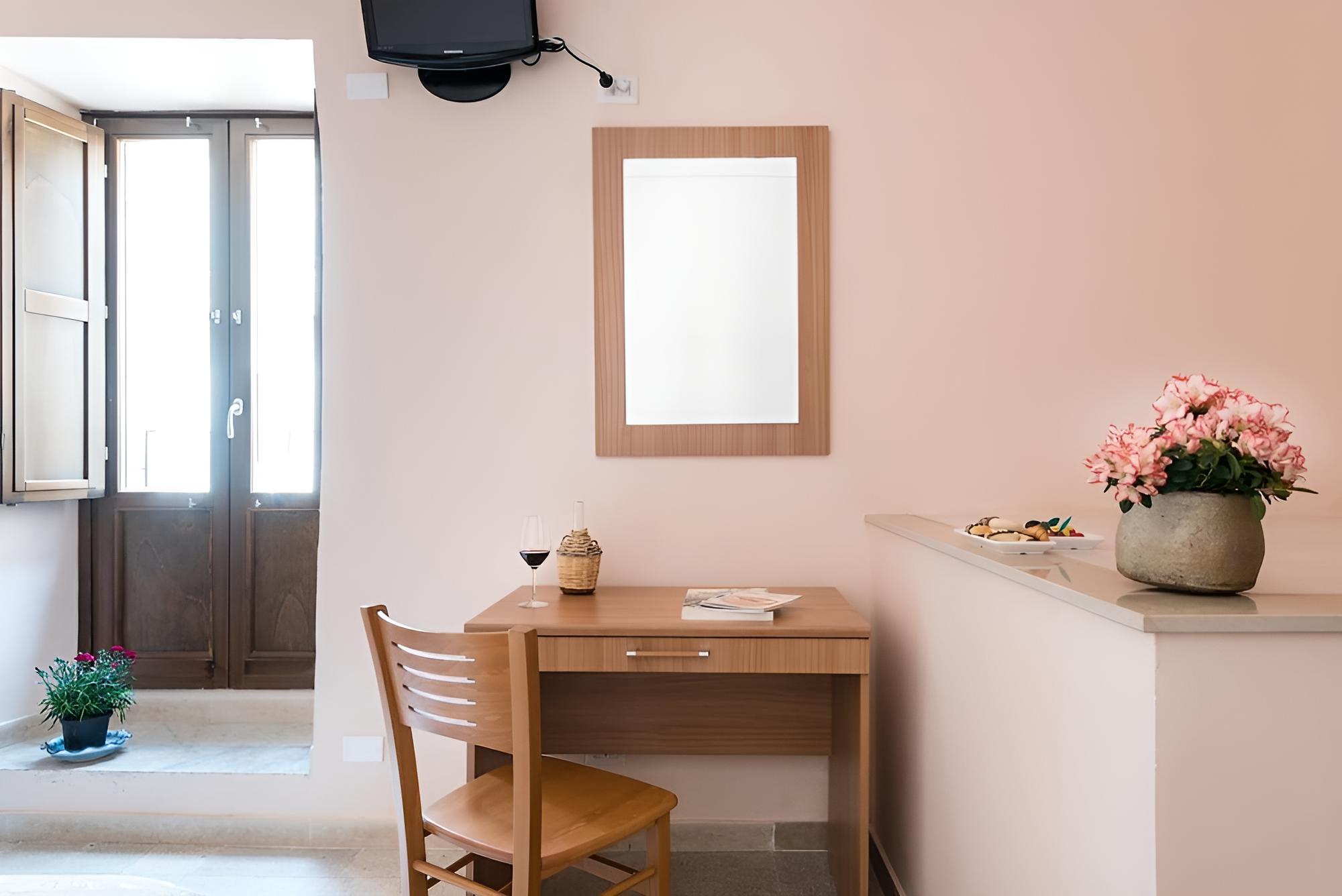 Deluxe Double or Twin Room, 1 Bedroom, City View photo 2