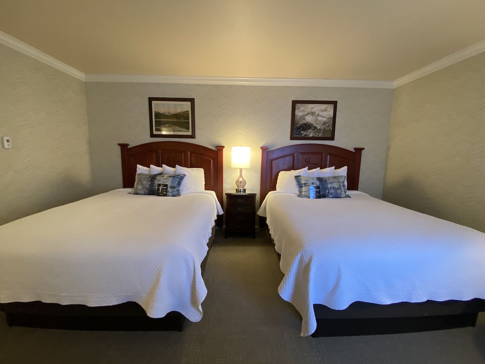 Superior Room, 2 Queen Beds, Accessible photo 3