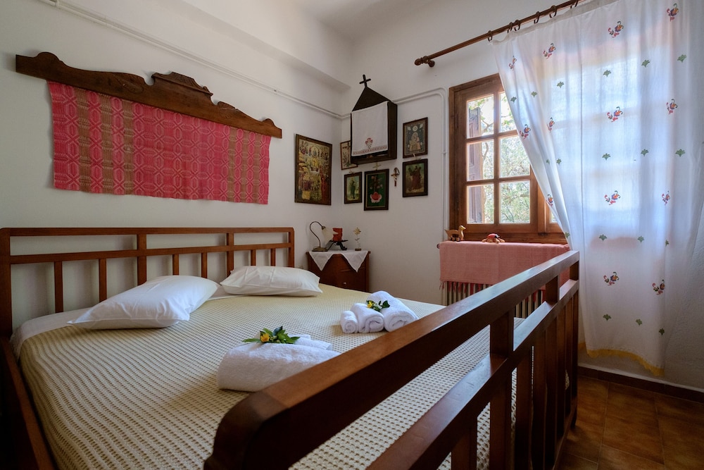 Traditional House, 2 Bedrooms