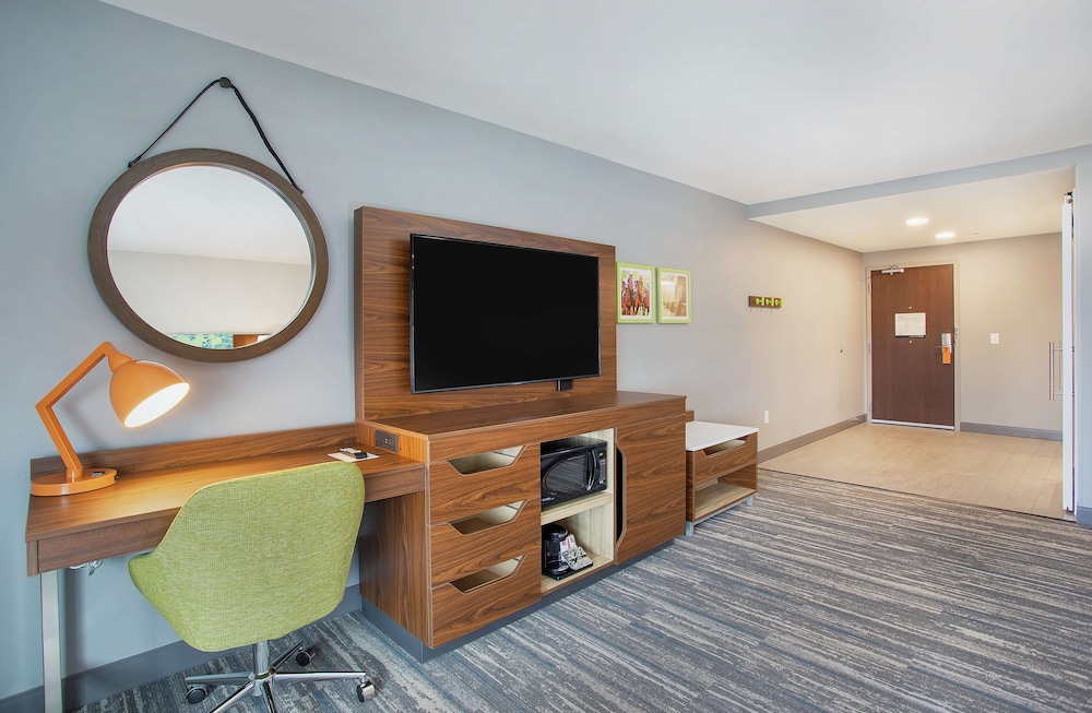 Room, 1 King Bed with Sofa bed, Accessible, Refrigerator & Microwave (Hearing) - Photo 1
