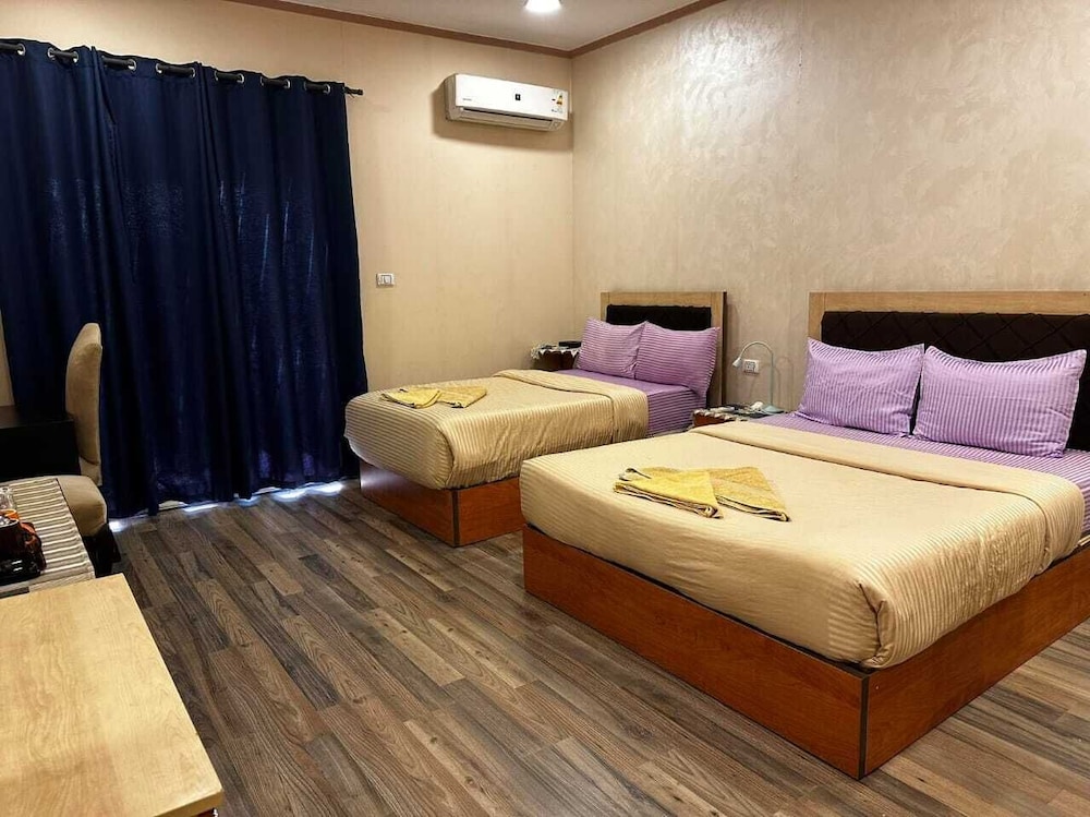 Deluxe Triple Room photo 3