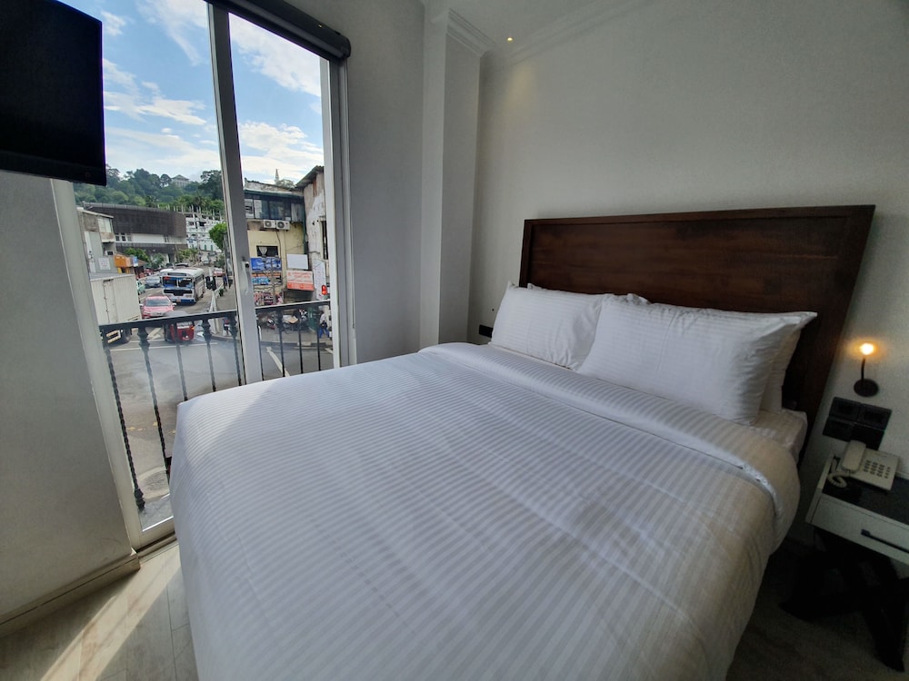Semi Deluxe Room - Photo 1