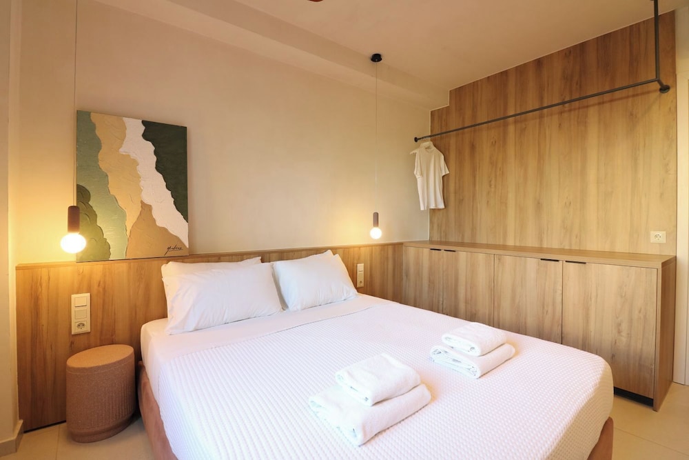 Deluxe Apartment, Kitchenette, Pool View photo 1