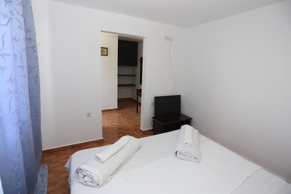 Comfort Triple Room, Balcony, Garden View photo 1