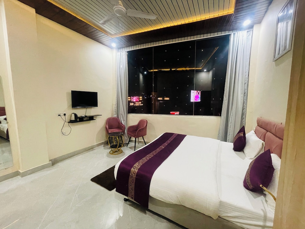 Luxury Double Room, City View