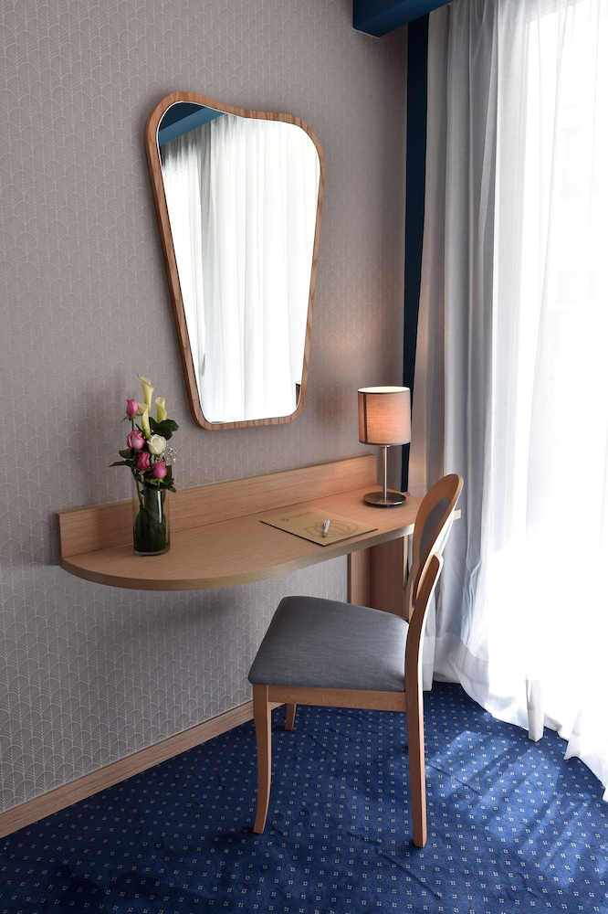 Superior Double or Twin Room photo 3