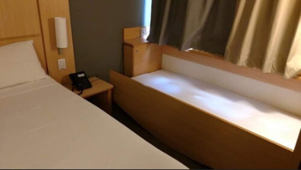 Standard Room, Multiple Beds photo 2
