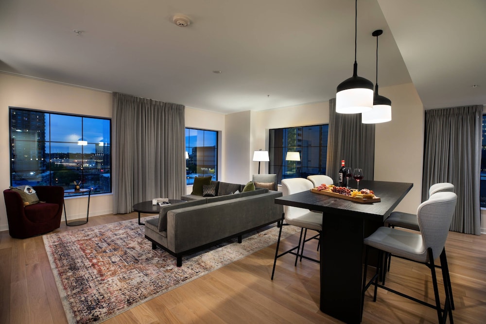 Suite, 1 Bedroom, City View (penthouse) photo 3