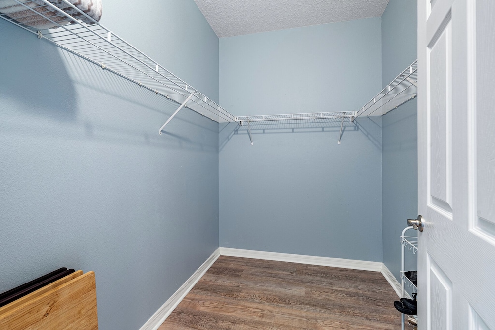 Sunny 3BR Condo Steps to Beach Pool NSB FL, 사진 25