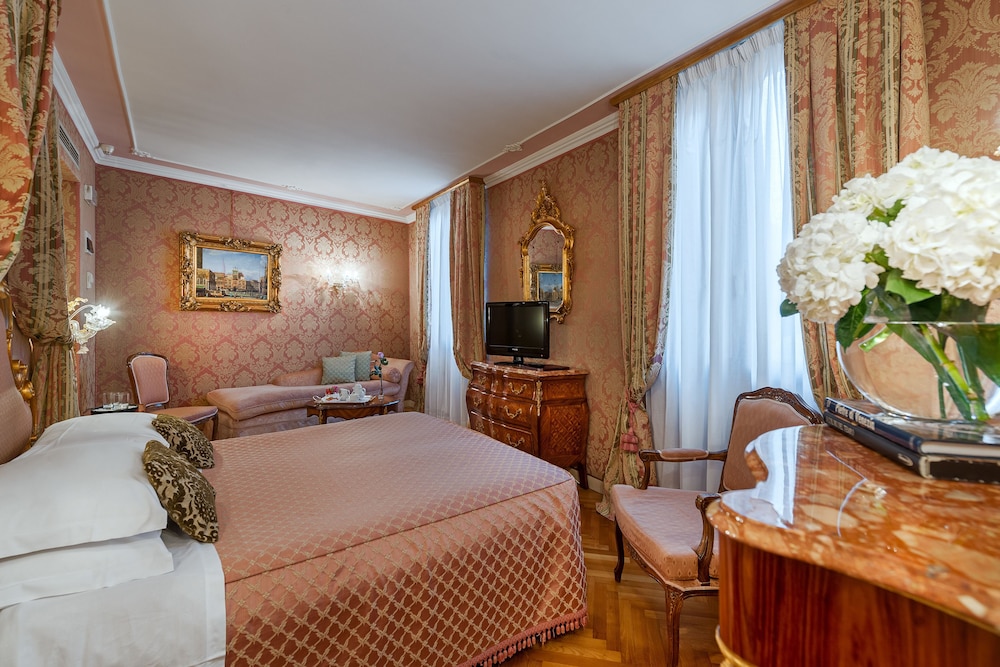 Room, Canal View (Prestige)
