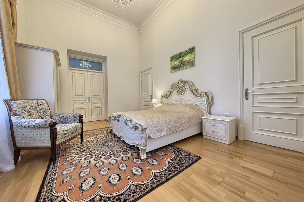 Deluxe Double Room, 1 Queen Bed, Private Bathroom (№6-9) photo 2