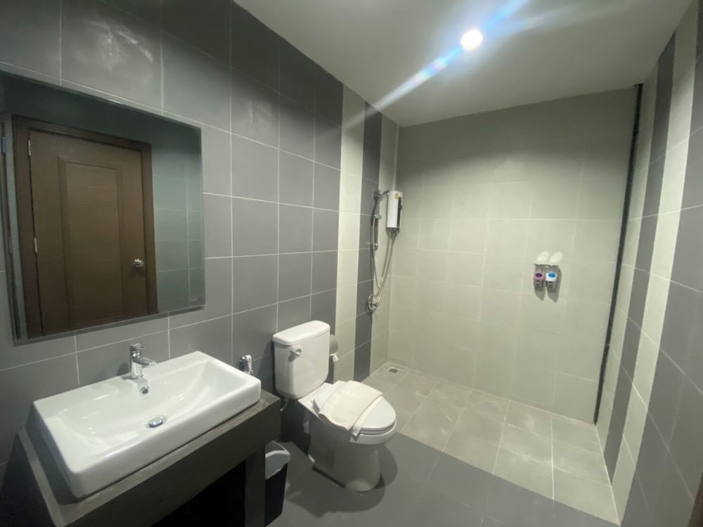 Basic Twin Room - Photo 2