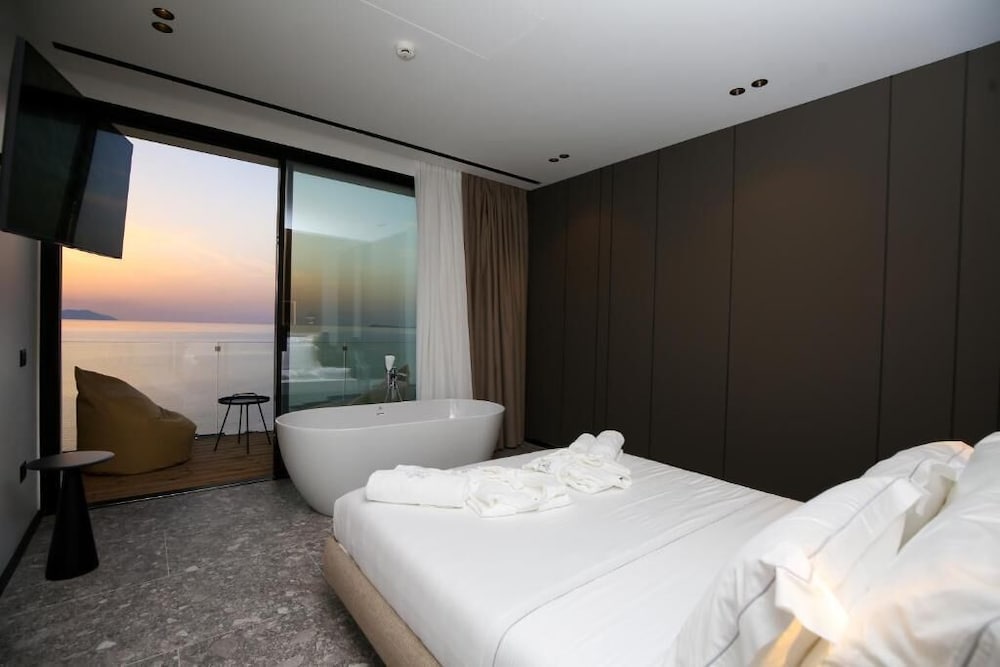 Deluxe Double Room, Sea View photo 3