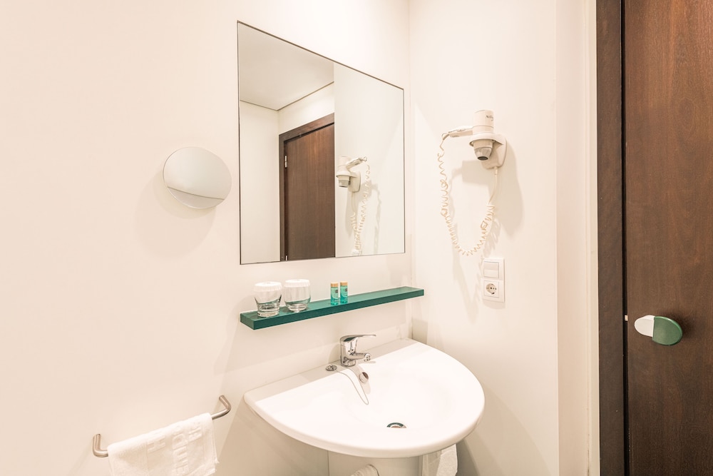 Standard Room - Photo 10