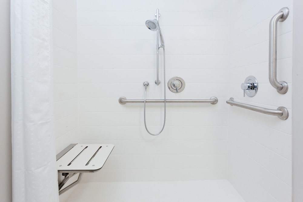 Suite, 1 King Bed, Accessible (Accessible Tub) photo 3