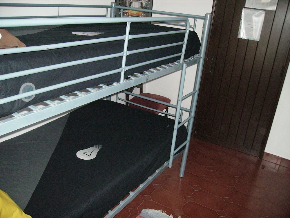 Economy Twin Room photo 3
