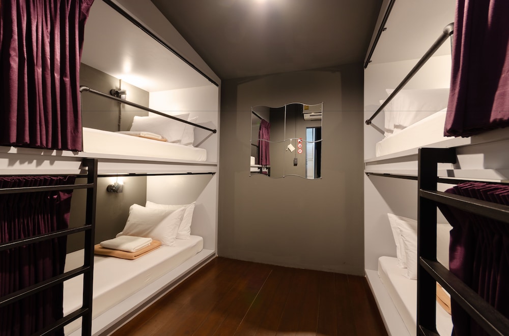 Shared Dormitory, Mixed Dorm, Shared Bathroom (4 Bunk Beds) photo 1