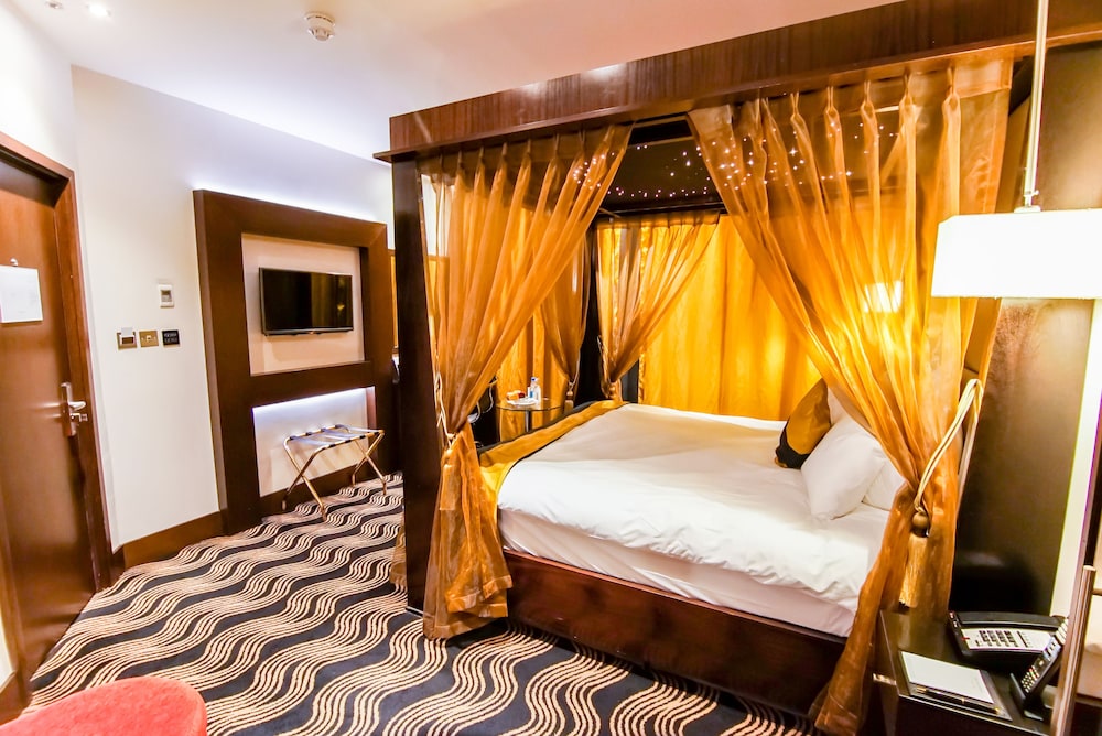 Suite (Four Poster) photo 1