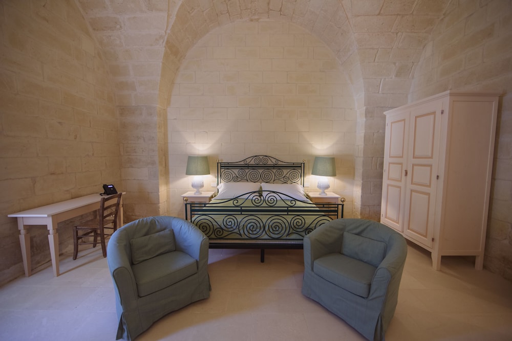 Deluxe Room - Photo 2