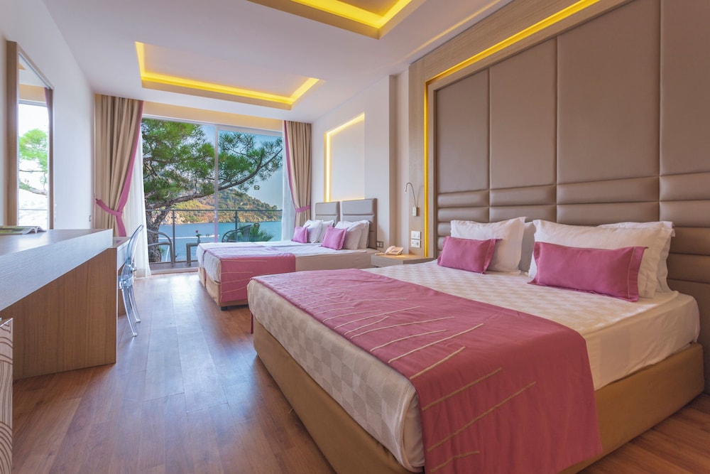 Grand Quadruple Room, 1 Bedroom, Sea View photo 1