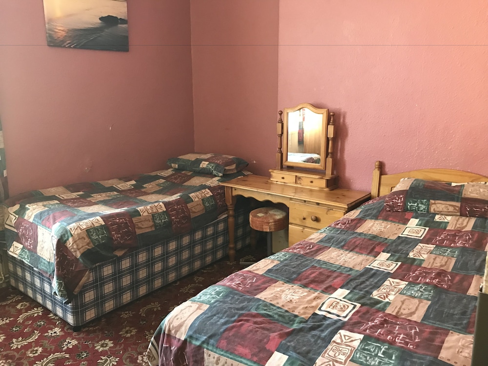 Economy Twin Room photo 1