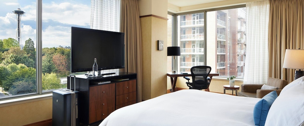 Room, 1 King Bed, Corner