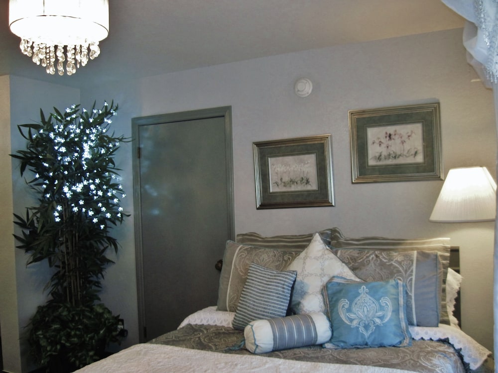 Superior Room, 1 Queen Bed, Non Smoking, Fireplace