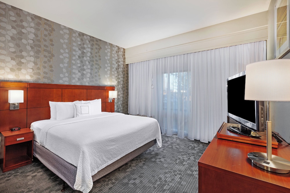 Suite, 1 Bedroom, Corner - Photo 3