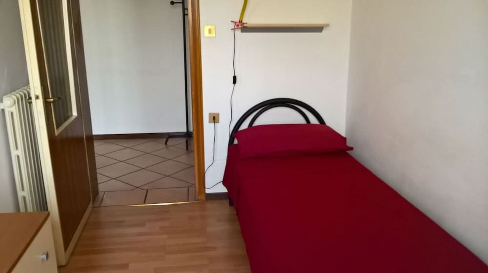 Single Room photo 2