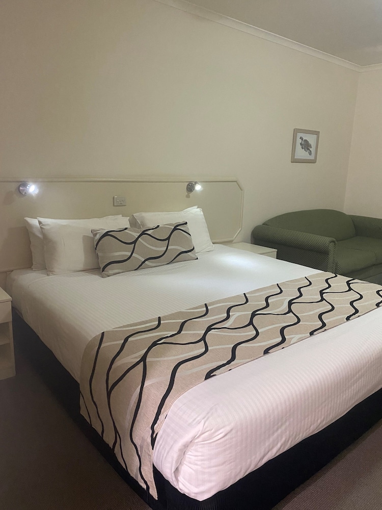 King Size Bed with Sofa photo 1
