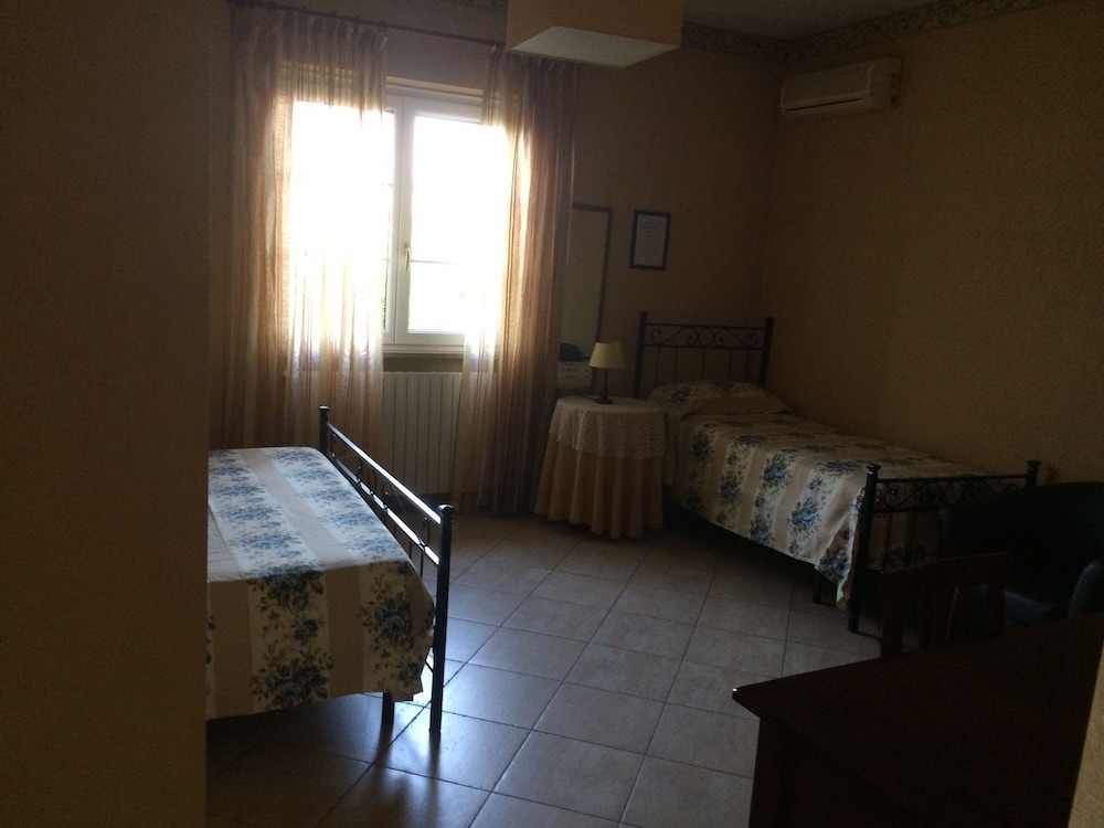 Triple Room, Ensuite photo 3