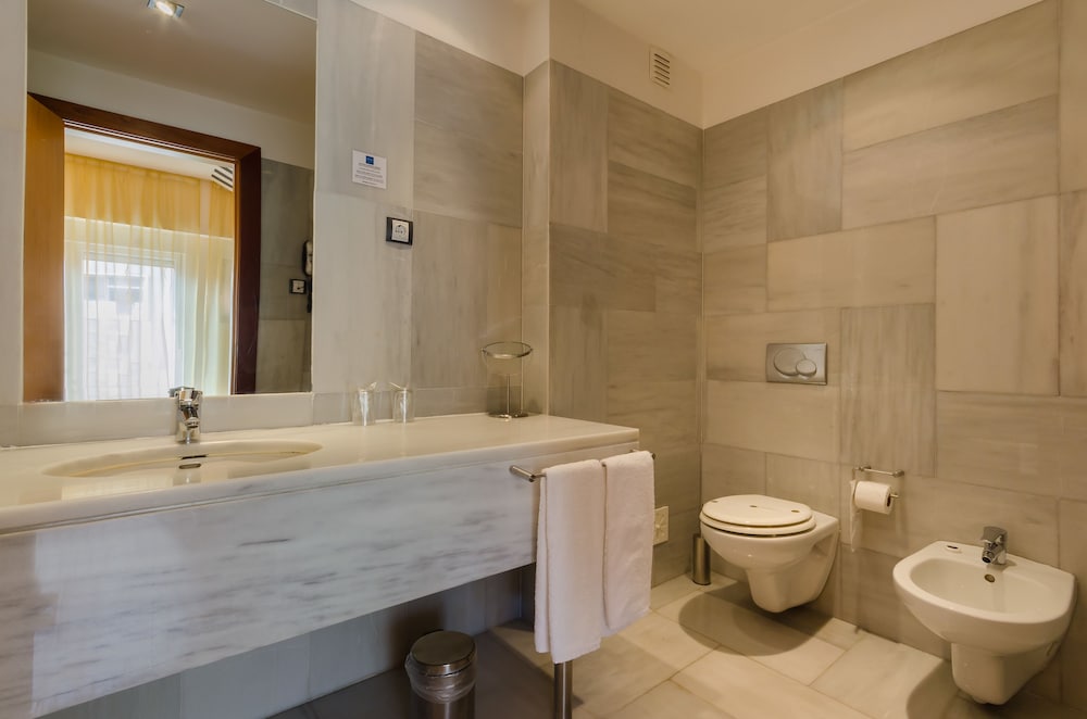 Suite - Photo 5