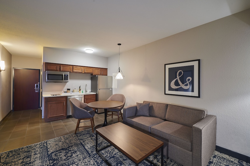 Suite, 1 Bedroom - Photo 1