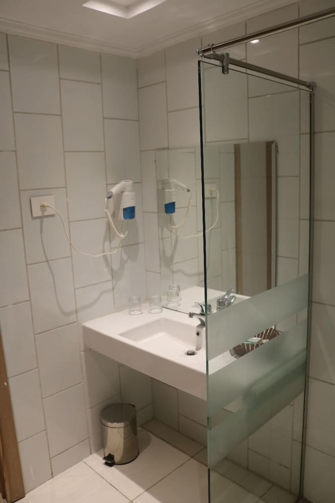 Suite, 2 Bedrooms - Photo 30
