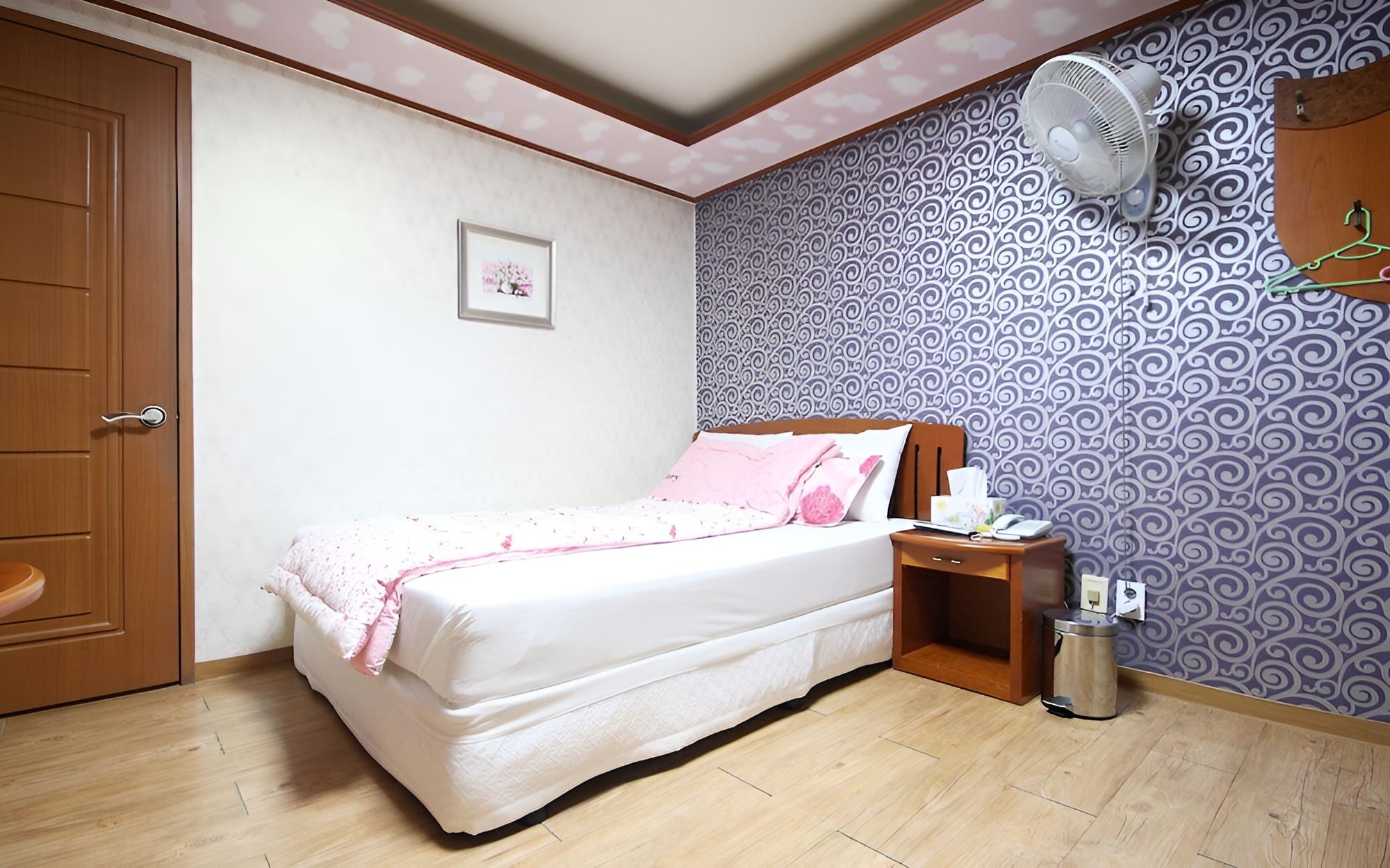 Room (Common Room)