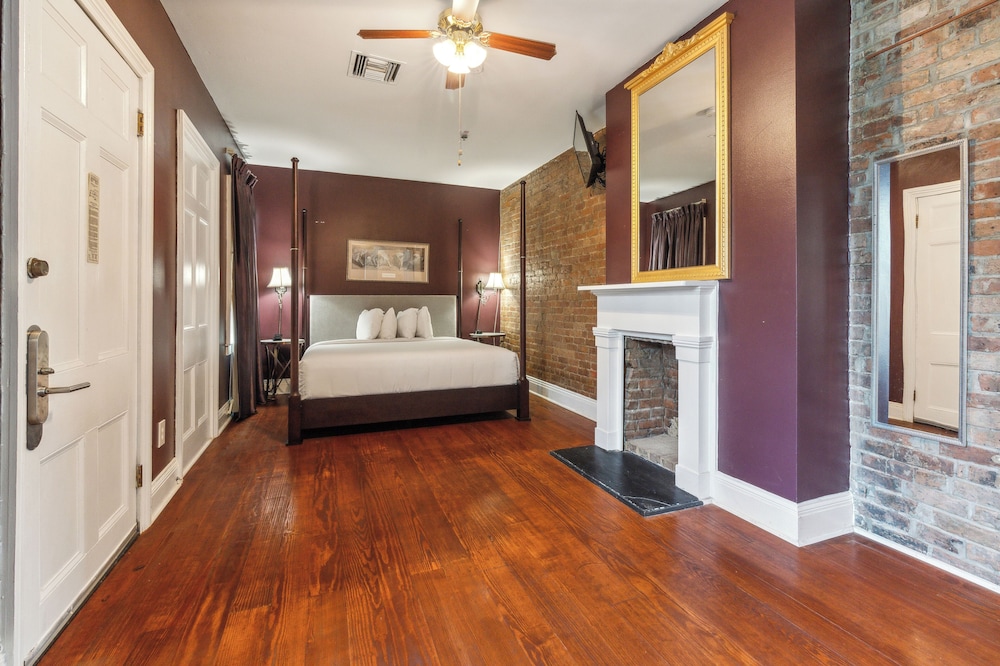Honeymoon Suite, 1 King Bed with Sofa bed photo 3