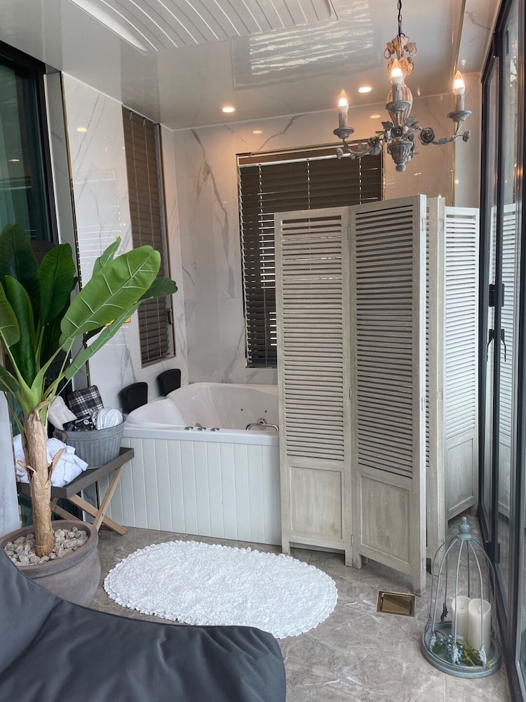 Basic Room, 1 Queen Bed, Ocean View (private whirlpool, 102) - Photo 7
