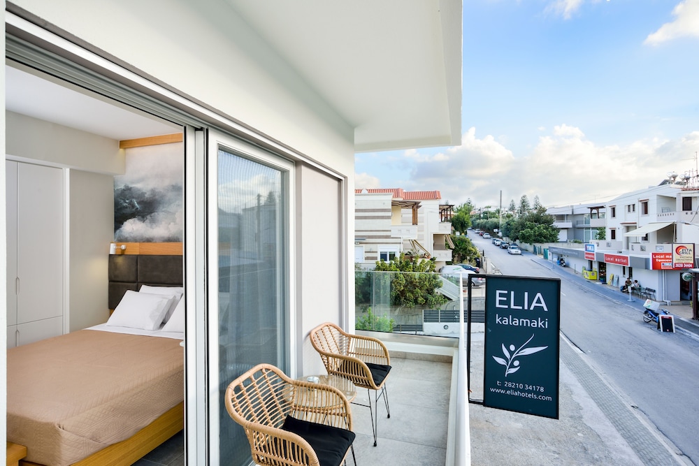 Two Bedroom Suite with Balcony - Photo 8