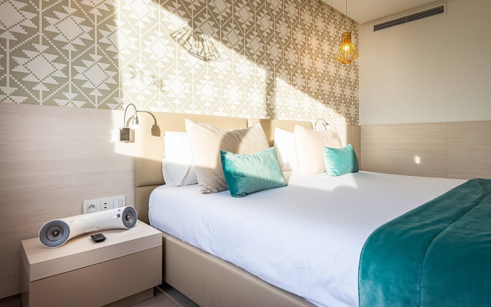 Junior Suite, Pool View