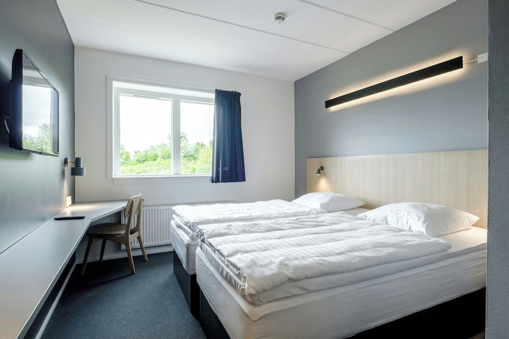Standard Twin Room, 2 Twin Beds - Photo 1