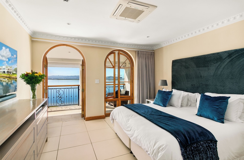 Executive Penthouse, 1 King Bed, Lagoon View photo 1