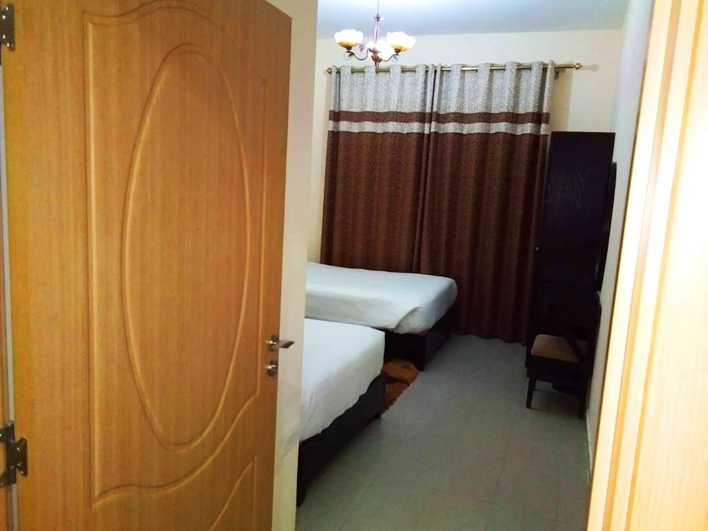 Deluxe Apartment, 2 Twin Beds, Smoking, City View photo 3