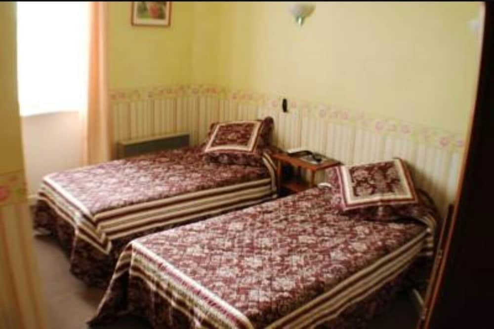 Standard Twin Room (Private external toilets)
