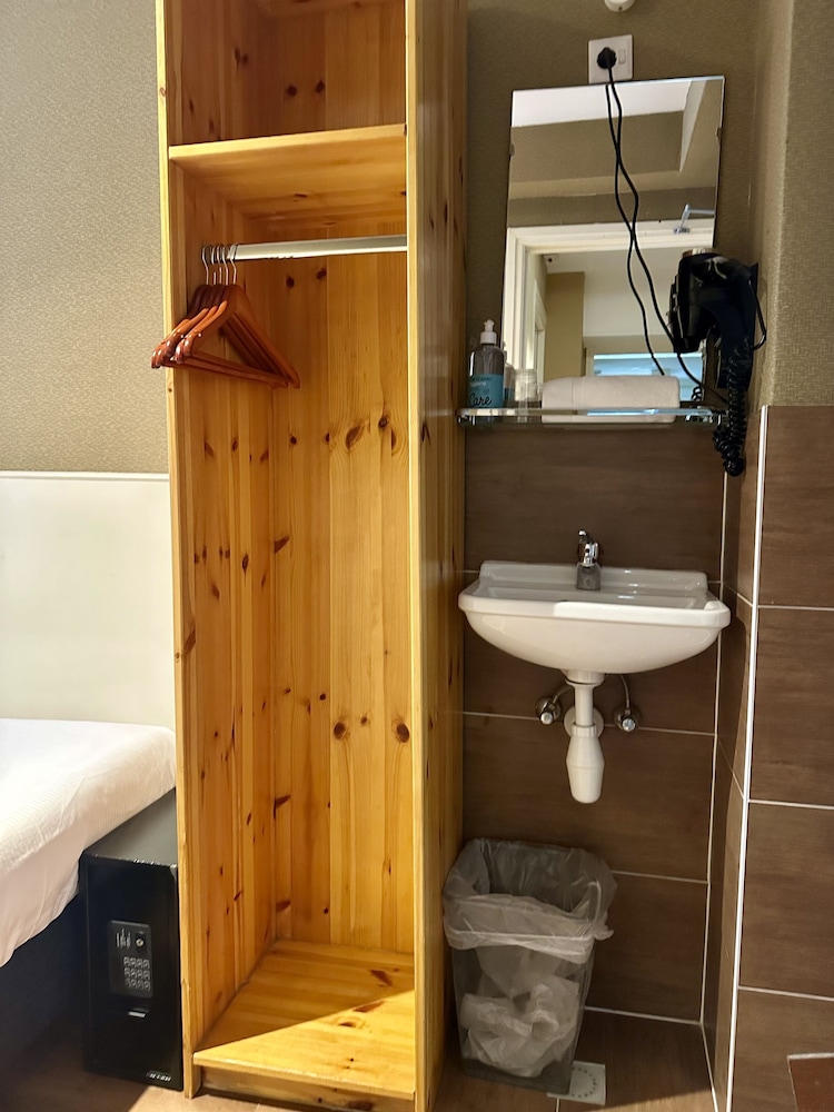 Economy Room photo 3