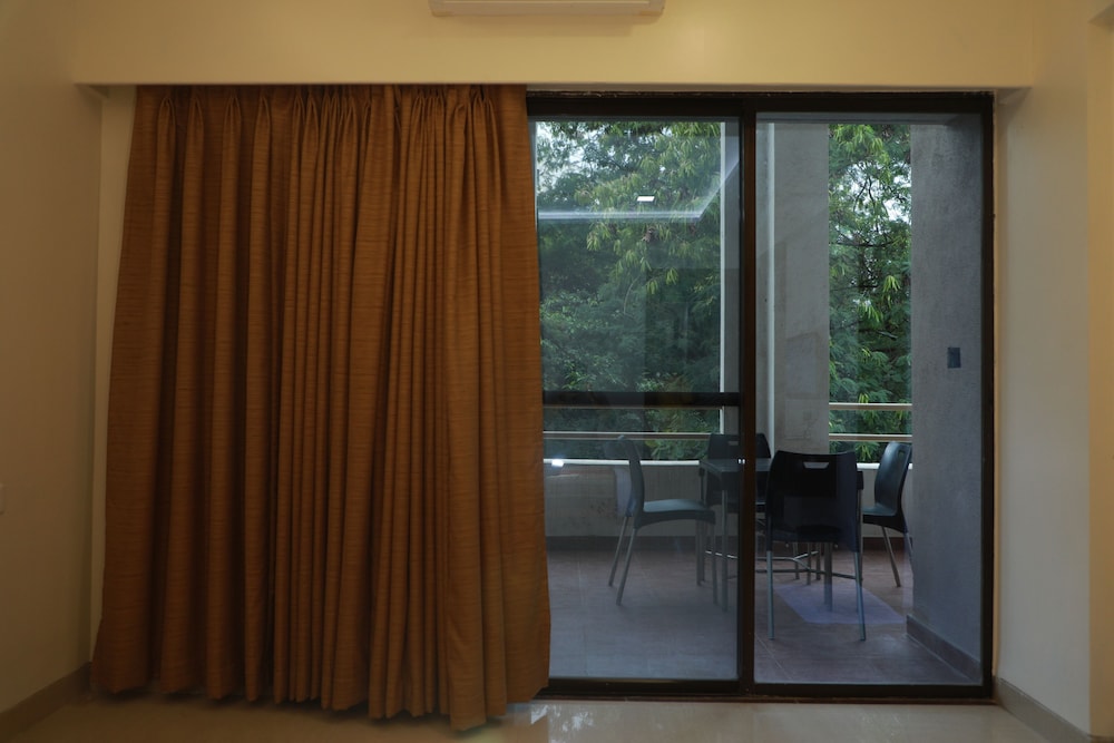 Deluxe Twin Room with Balcony - Photo 7