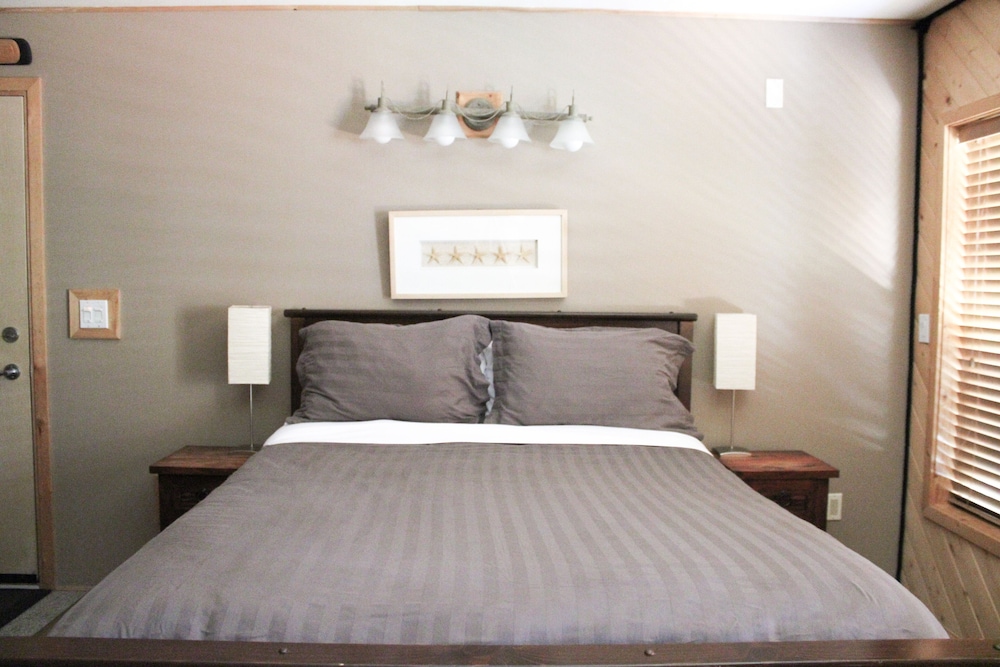 Spring Cove Suite D - Adults Only. No Pets. photo 1