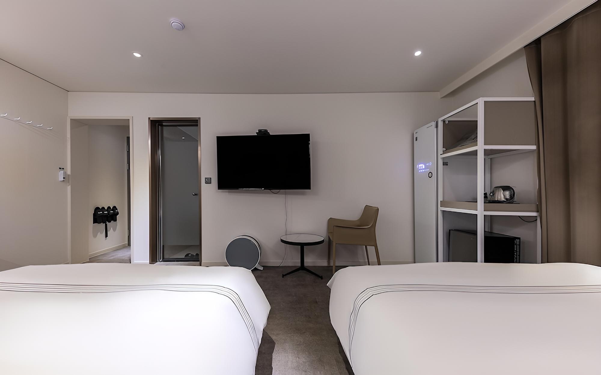 Room (Simmons Premium Twin (King + King Net) - Photo 4